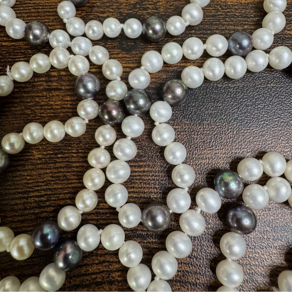 Genuine Pearl Necklace White and Grey Continuous no Clasp 33 Inch - Picture 5 of 8